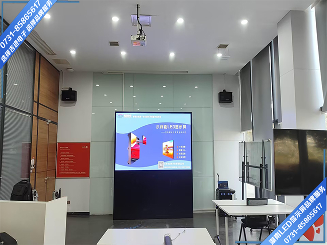 婁底市經濟開發區某汽車公司培訓室LED顯示屏