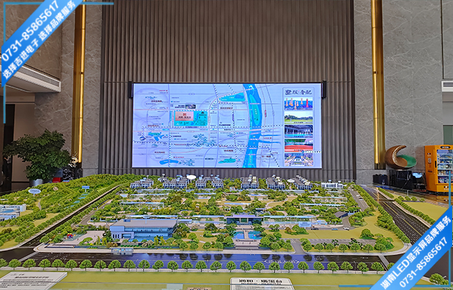 長(zhǎng)沙望城月亮島某售樓大廳LED顯示屏.jpg